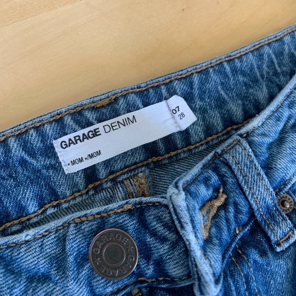 Garage medium wash high rise mom jean size 7 - Picture 3 of 6